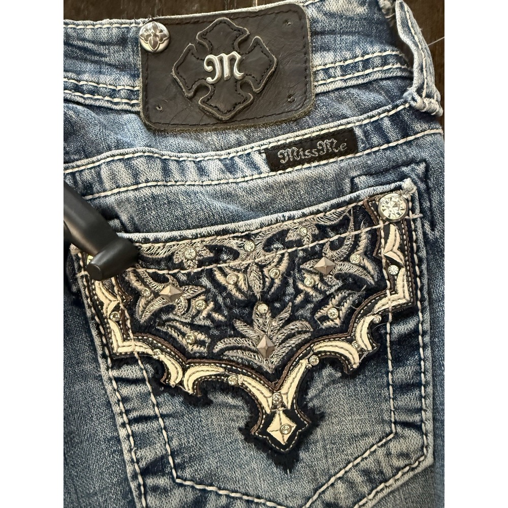 Miss Me Cuffed Capri Jeans Size 27 Embellished Flap Pockets Stretch